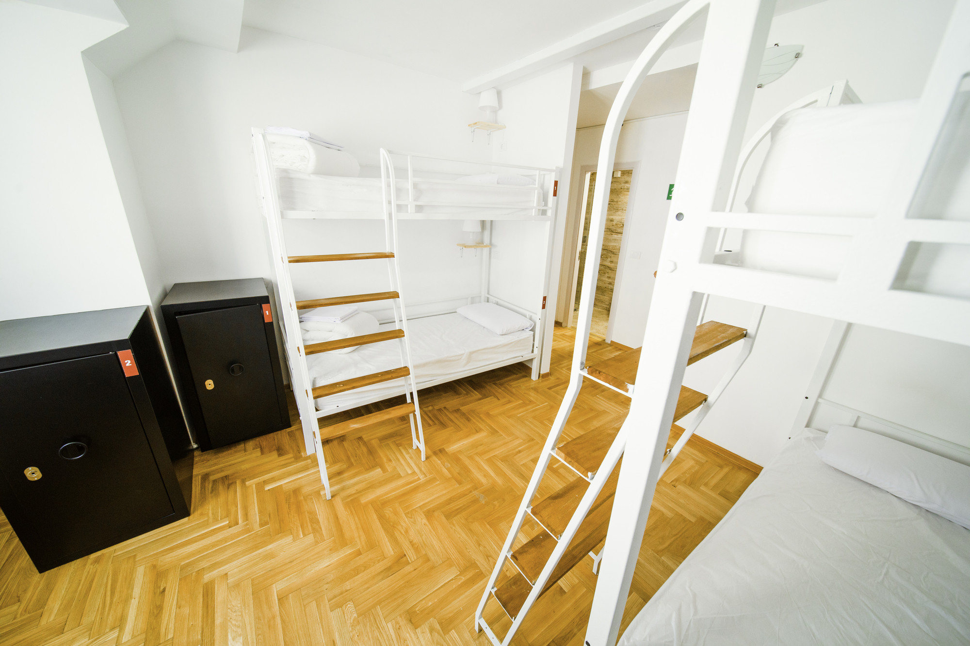 $PEEDY BED - Dormitorio Femminile - 12 Persone - Letto Singolo - Bagno Privato