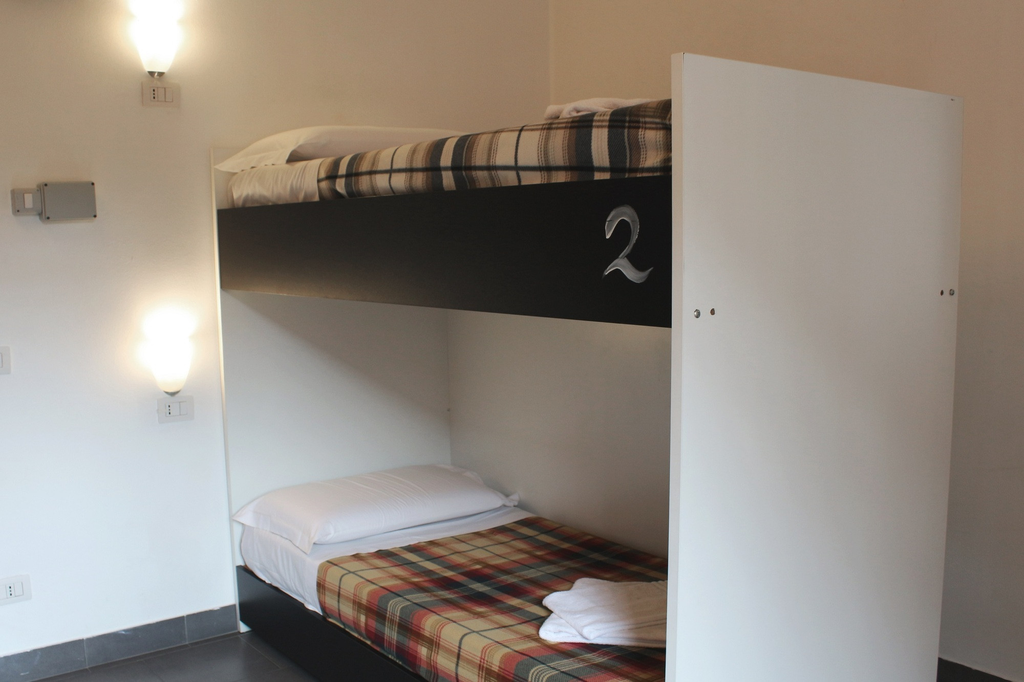 $PEEDY BED - Mixed Dorm - 4 People - Single Bed - Private Bathroom