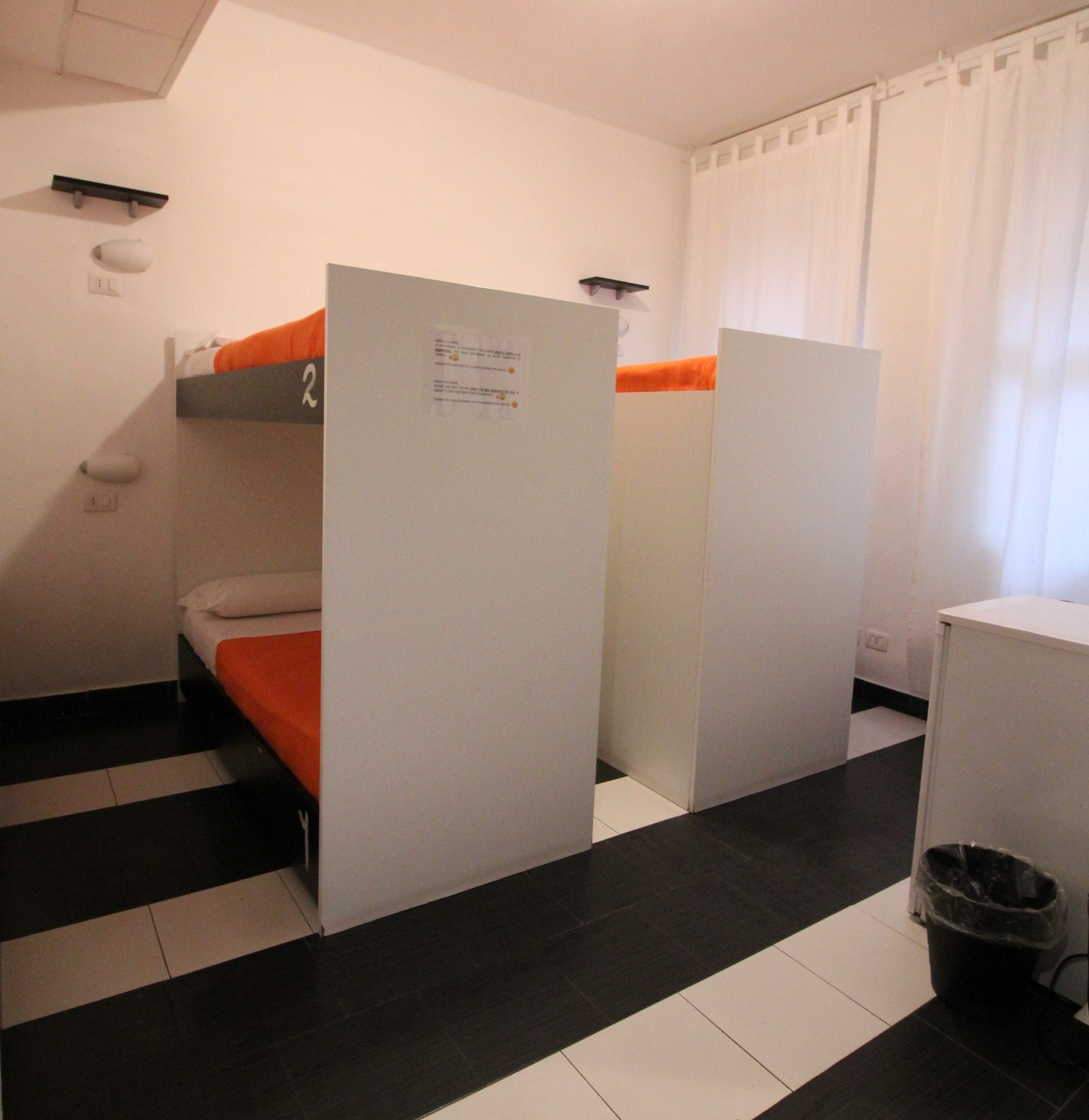 $PEEDY BED - Mixed Dorm - 4 People - Single Bed - Private Bathroom