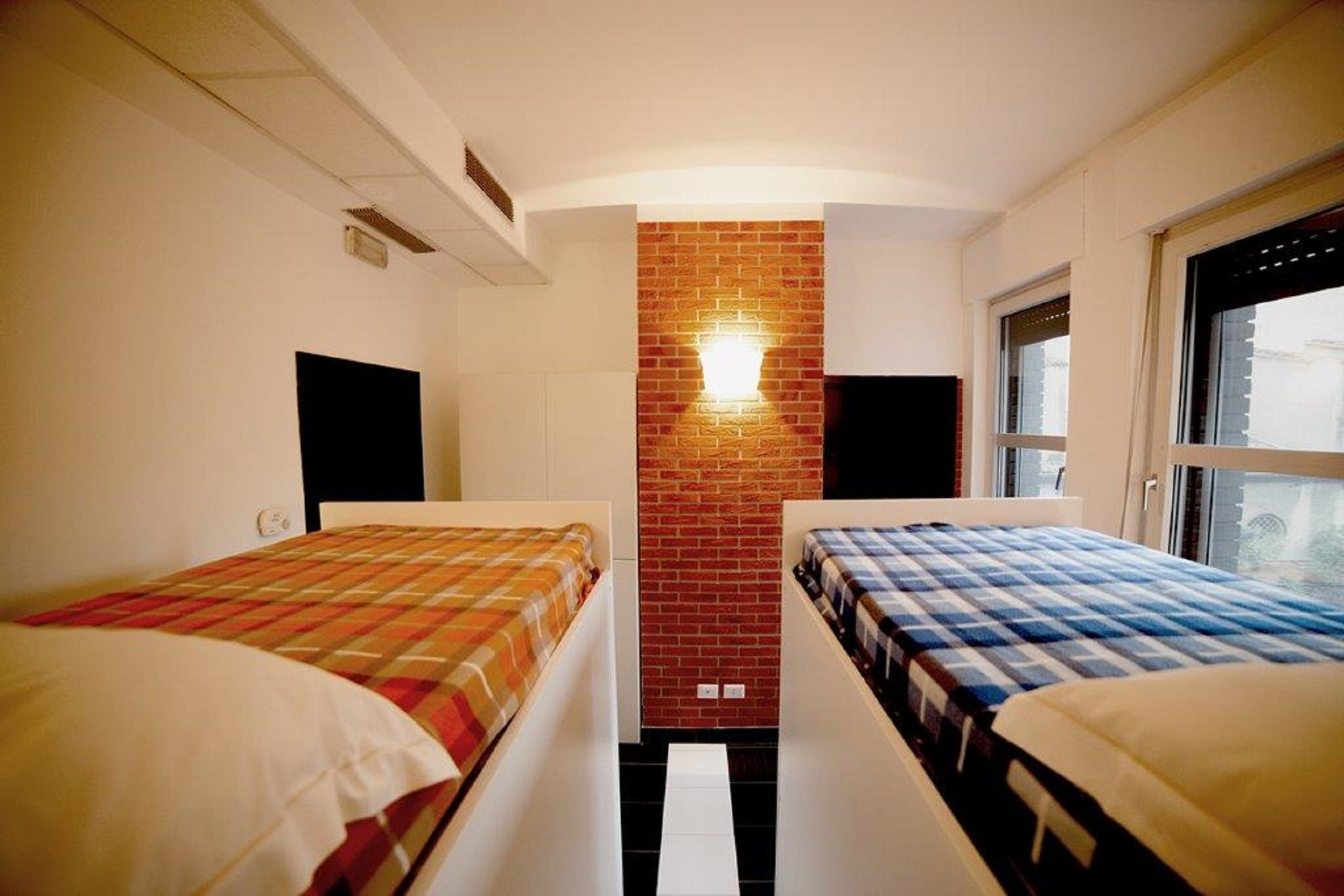 $PEEDY BED - Mixed Dorm - 4 People - Single Bed - Private Bathroom