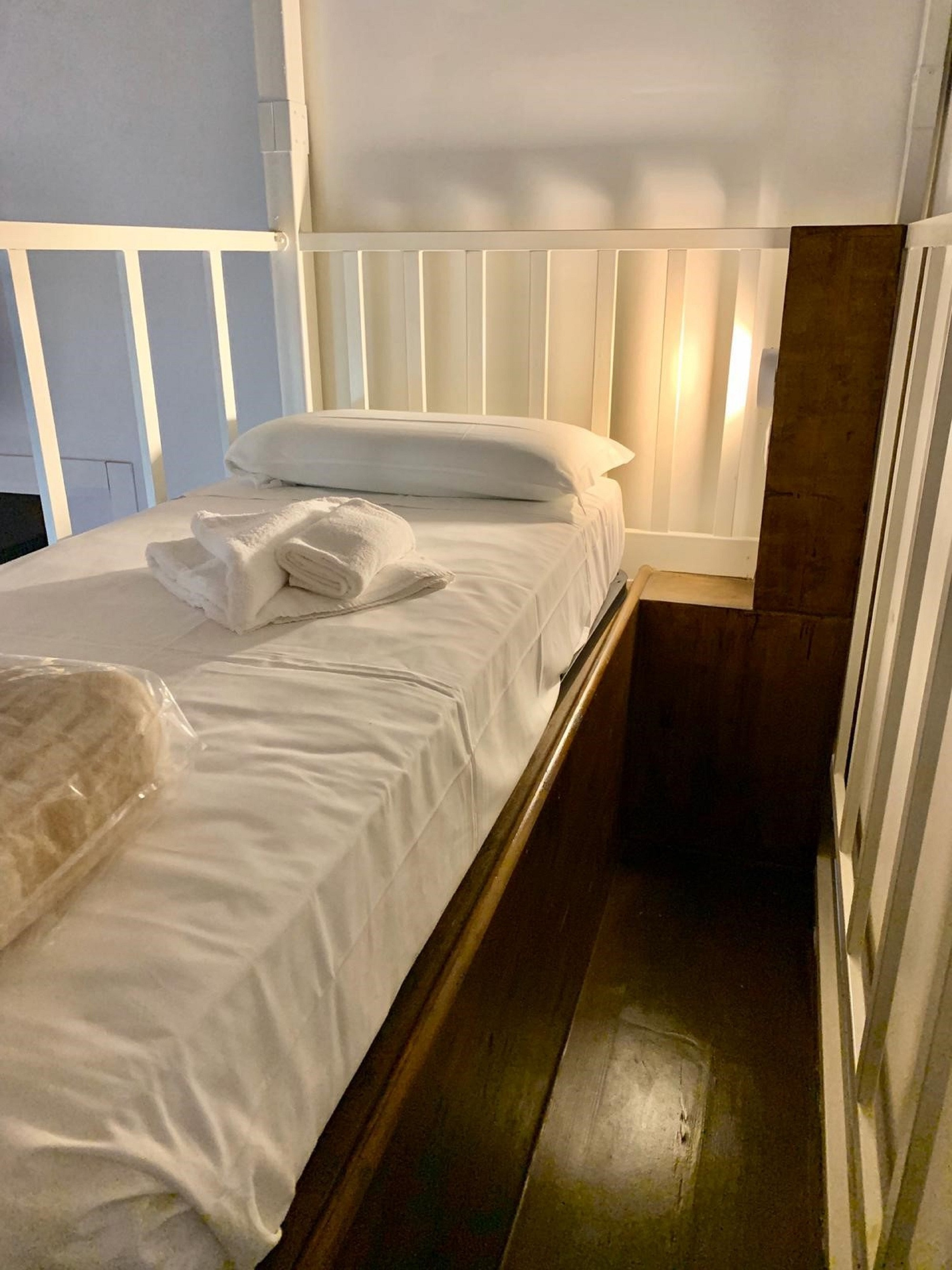 $PEEDY BED - Dormitorio Misto - 16 Persone - Letto Singolo - Bagno Privato