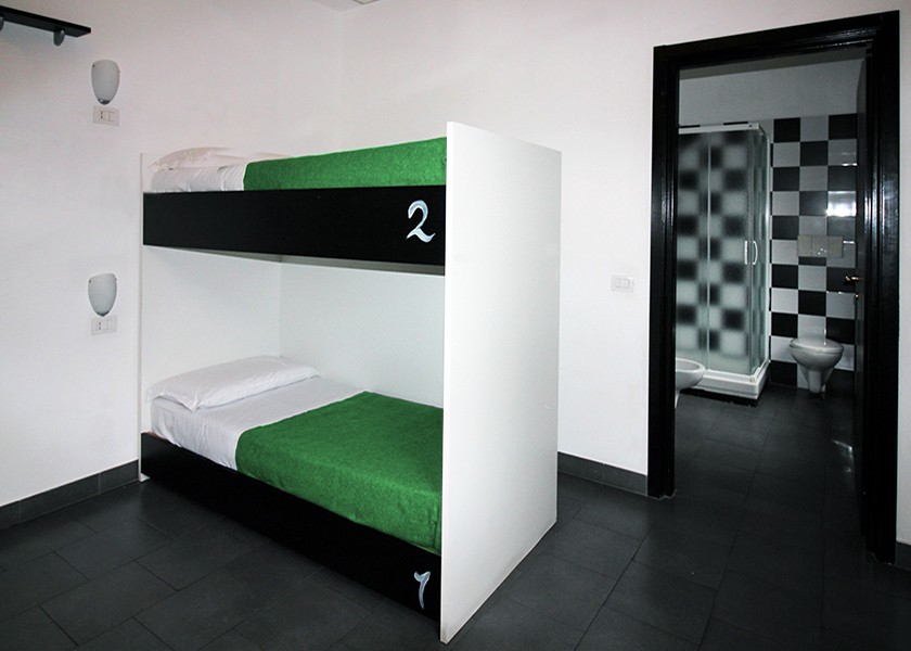 $PEEDY BED - Private Dorm - 2 people - Single Bed - Private Bathroom