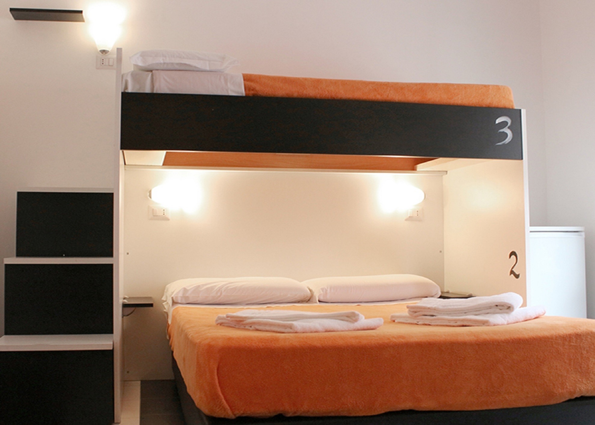 $UPER BED - Private Room - 3 People - Private Bathroom