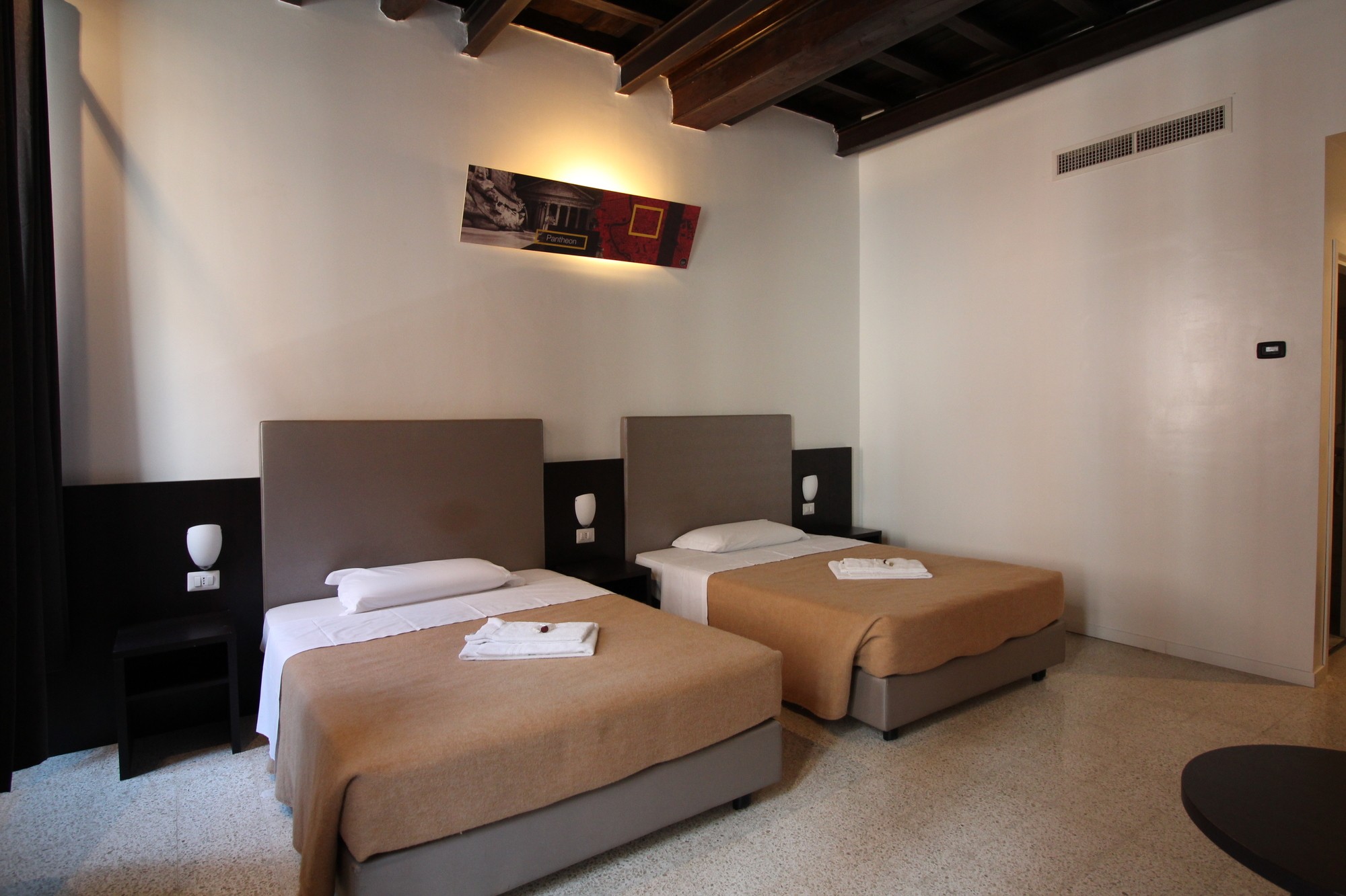 $UPER BED - Camera Privata - 2 Persone - 2 Letti Matrimoniali - Bagno Privato