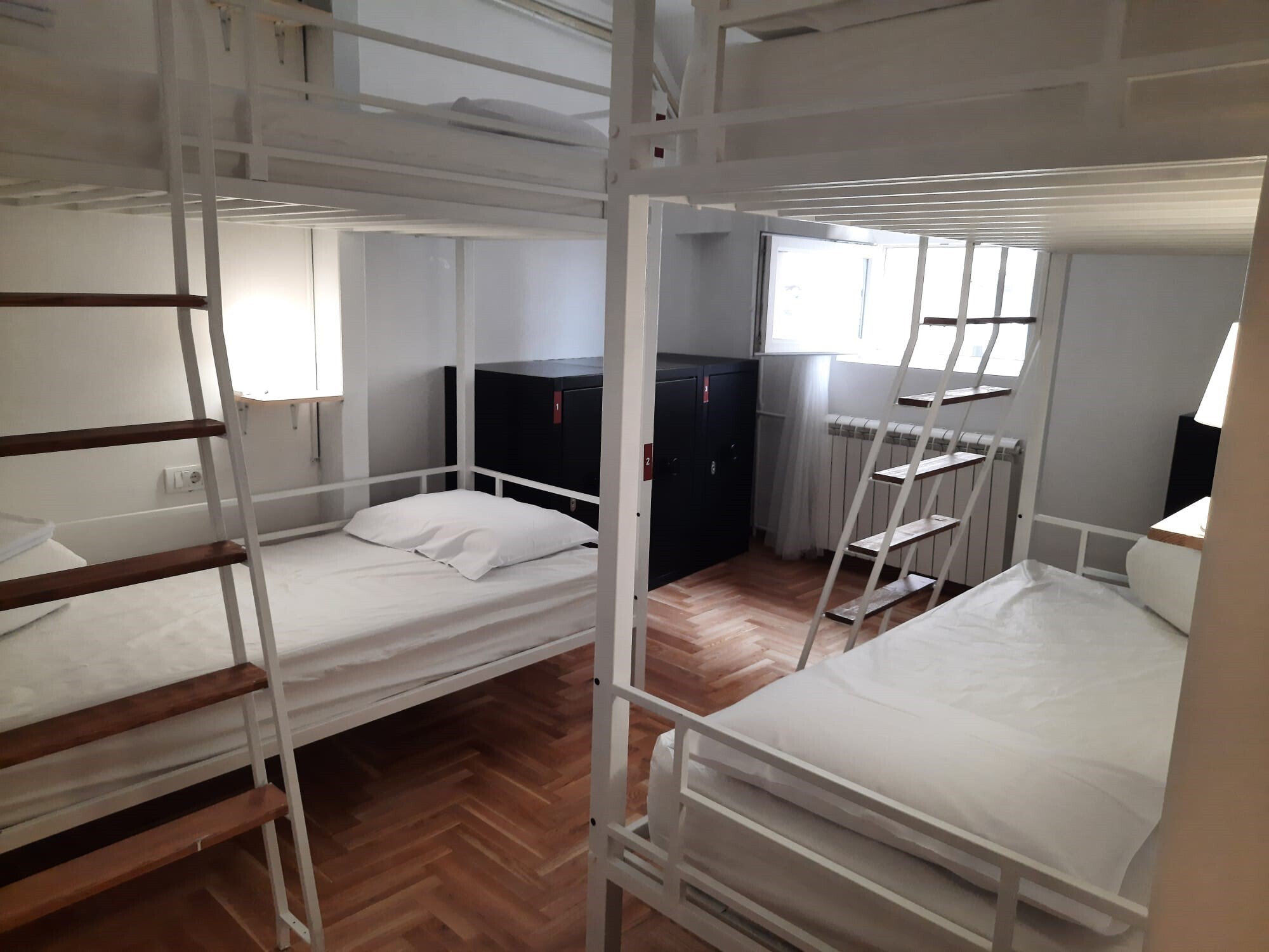 $PEEDY BED - Dormitorio Femminile - 10 Persone - Letto Singolo - Bagno Privato