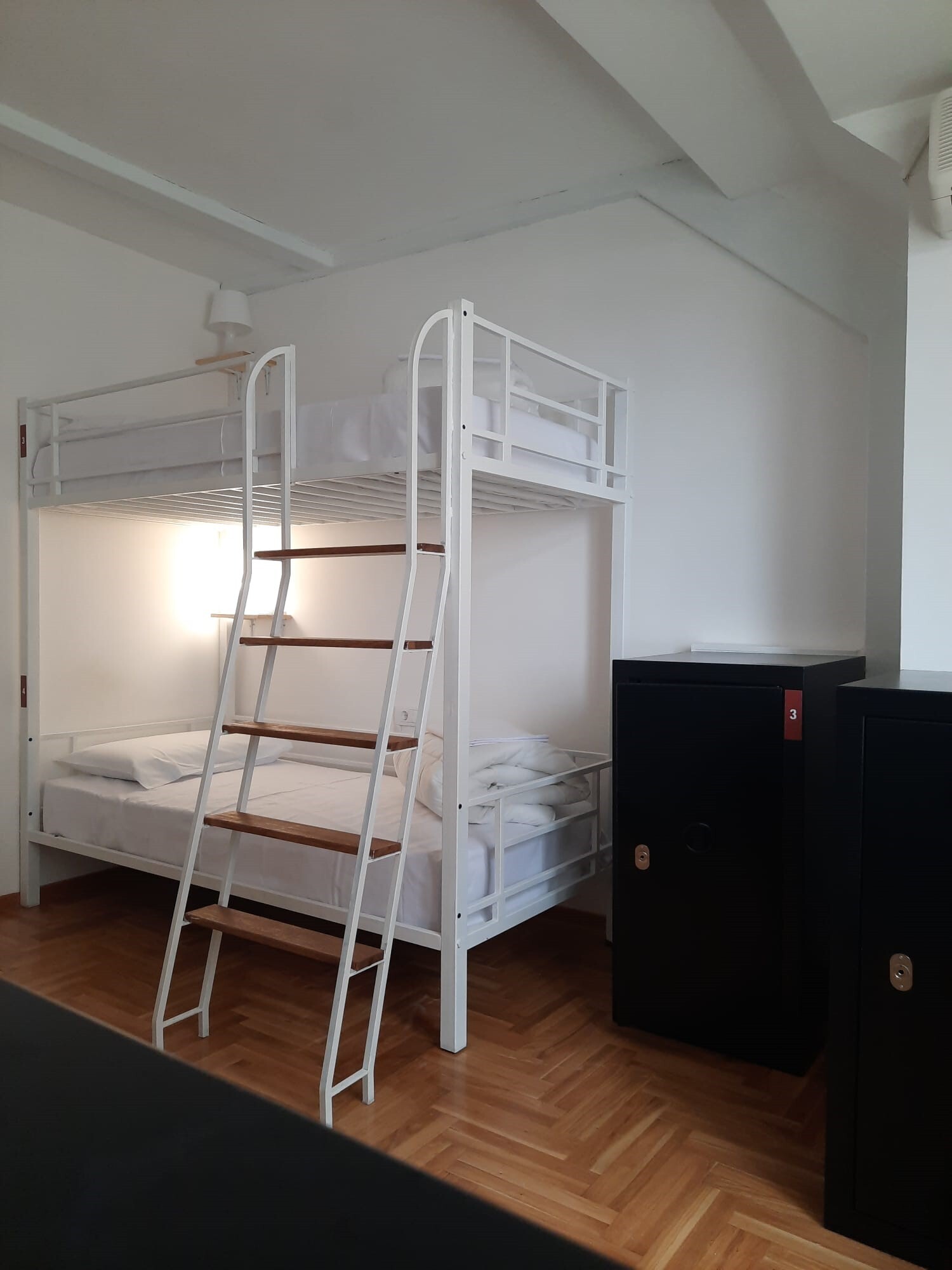 $PEEDY BED - Dormitorio Femminile - 10 Persone - Letto Singolo - Bagno Privato