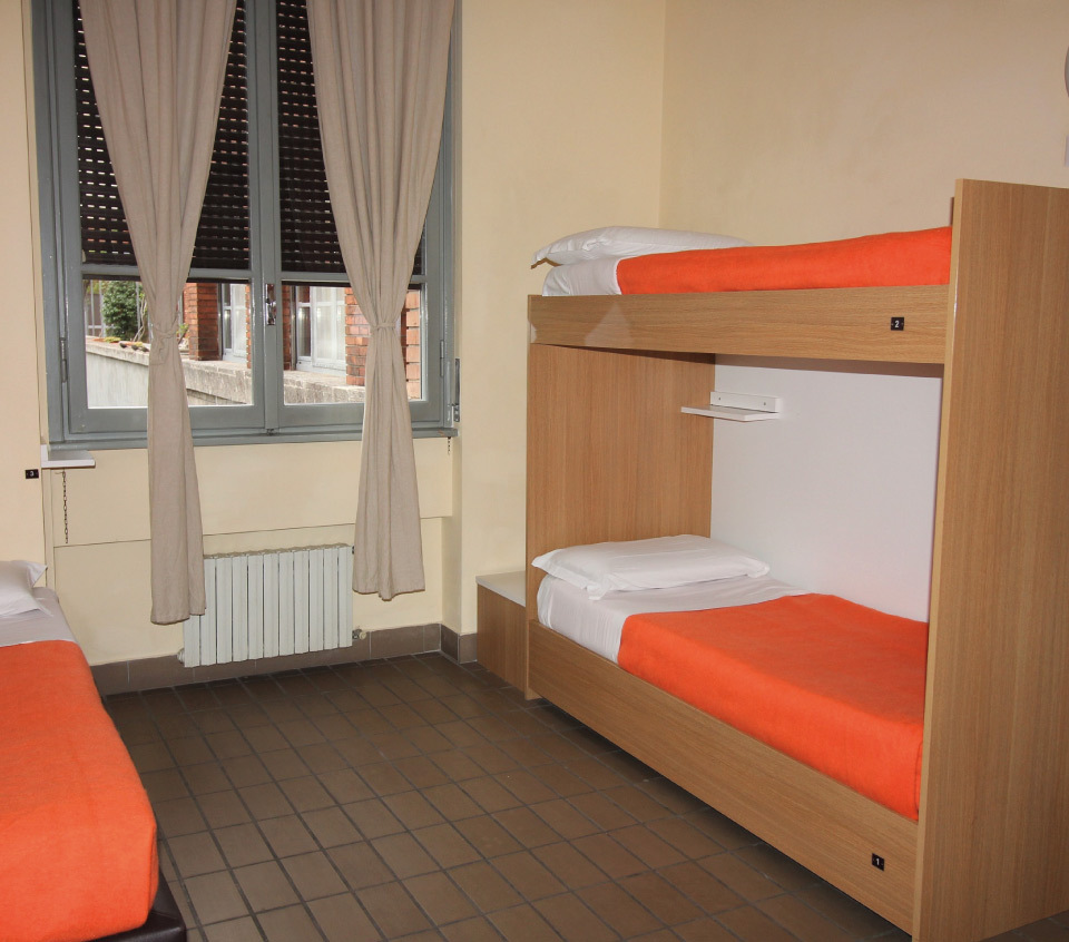 $PEEDY BED - Women Dorm - 3 People - Single Bed - Private Bathroom