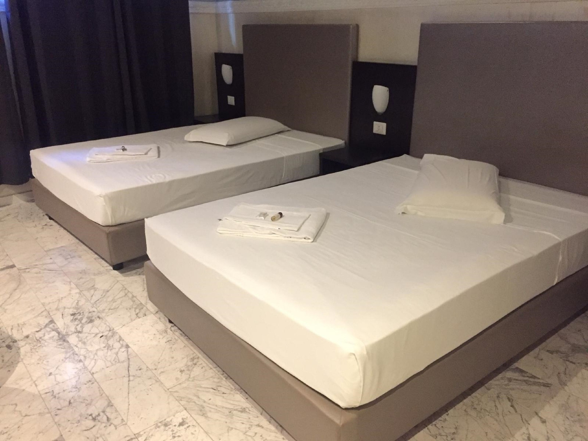 $UPER BED - Mixed Dorm - 2 People - 2 Double Beds - Private Bathroom