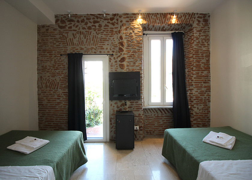 $UPER BED - Dormitorio Misto - 2 Persone - 2 Letti Matrimoniali - Bagno Privato
